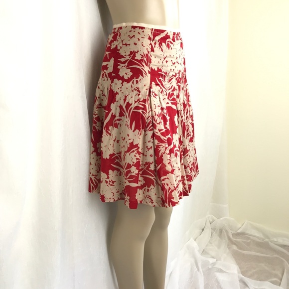 🚫SOLD🚫 NWOT Red Taupe Flower Pleated Flowy Knee - Picture 4 of 9